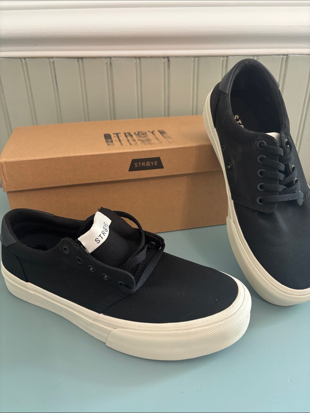 STRØYE Women's Black Canvas Low-Top Sneakers with White Sole
